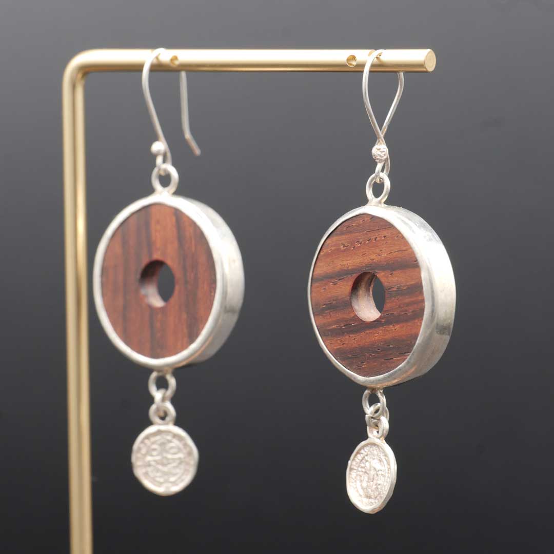 シルバー925と木を使用したピアス 2