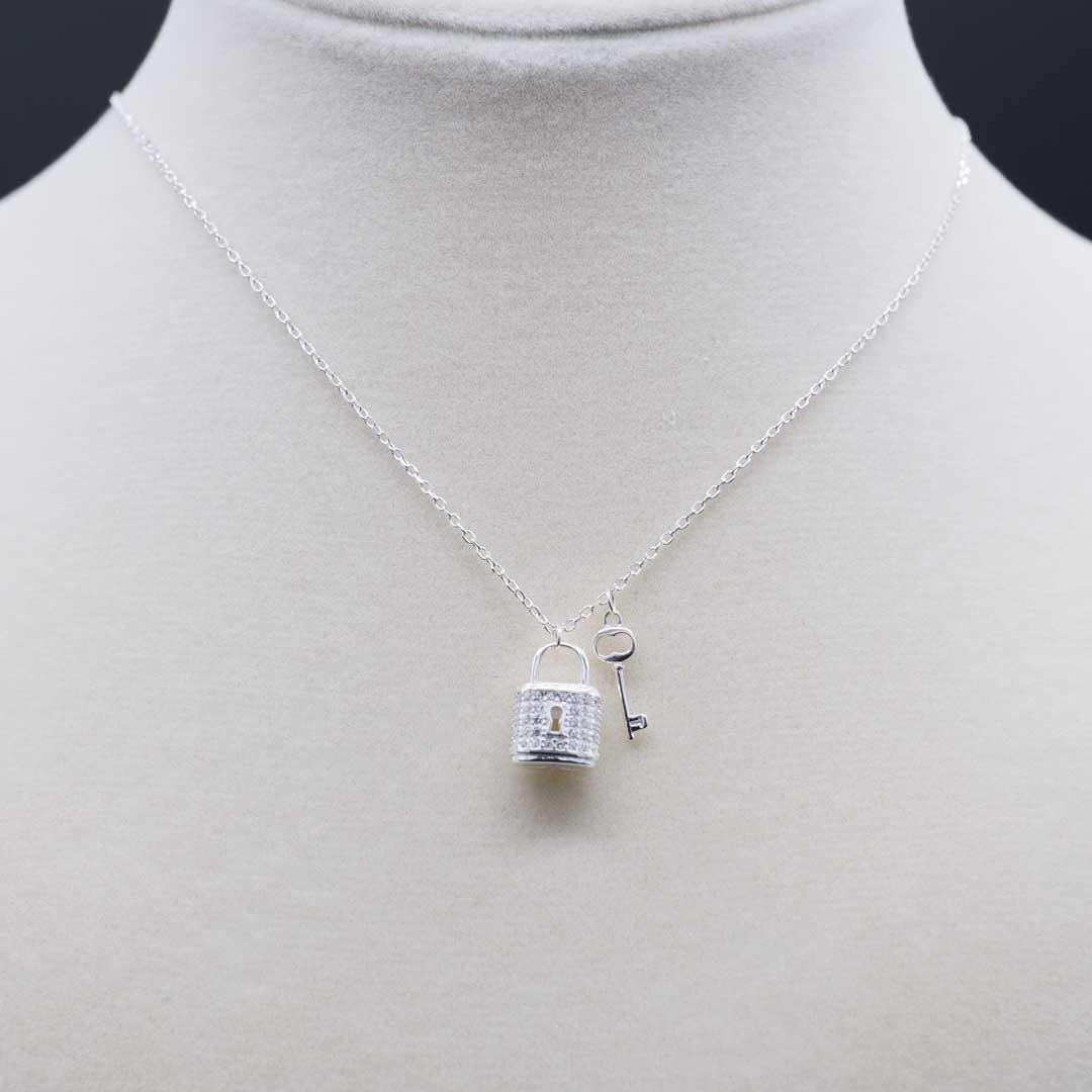 シルバーネックレス 鍵と錠