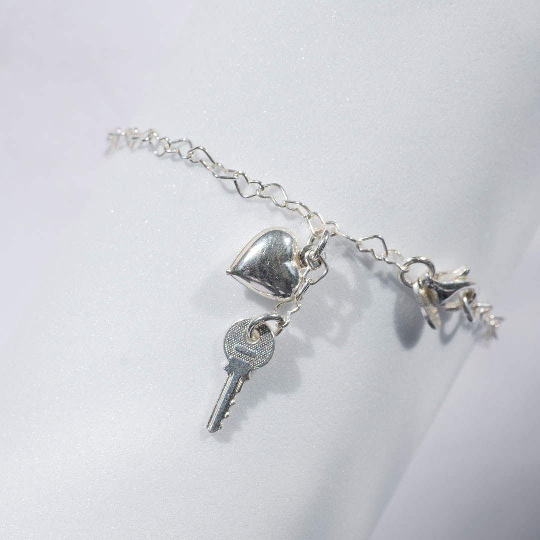 シルバーブレット ハートのチェーンと鍵