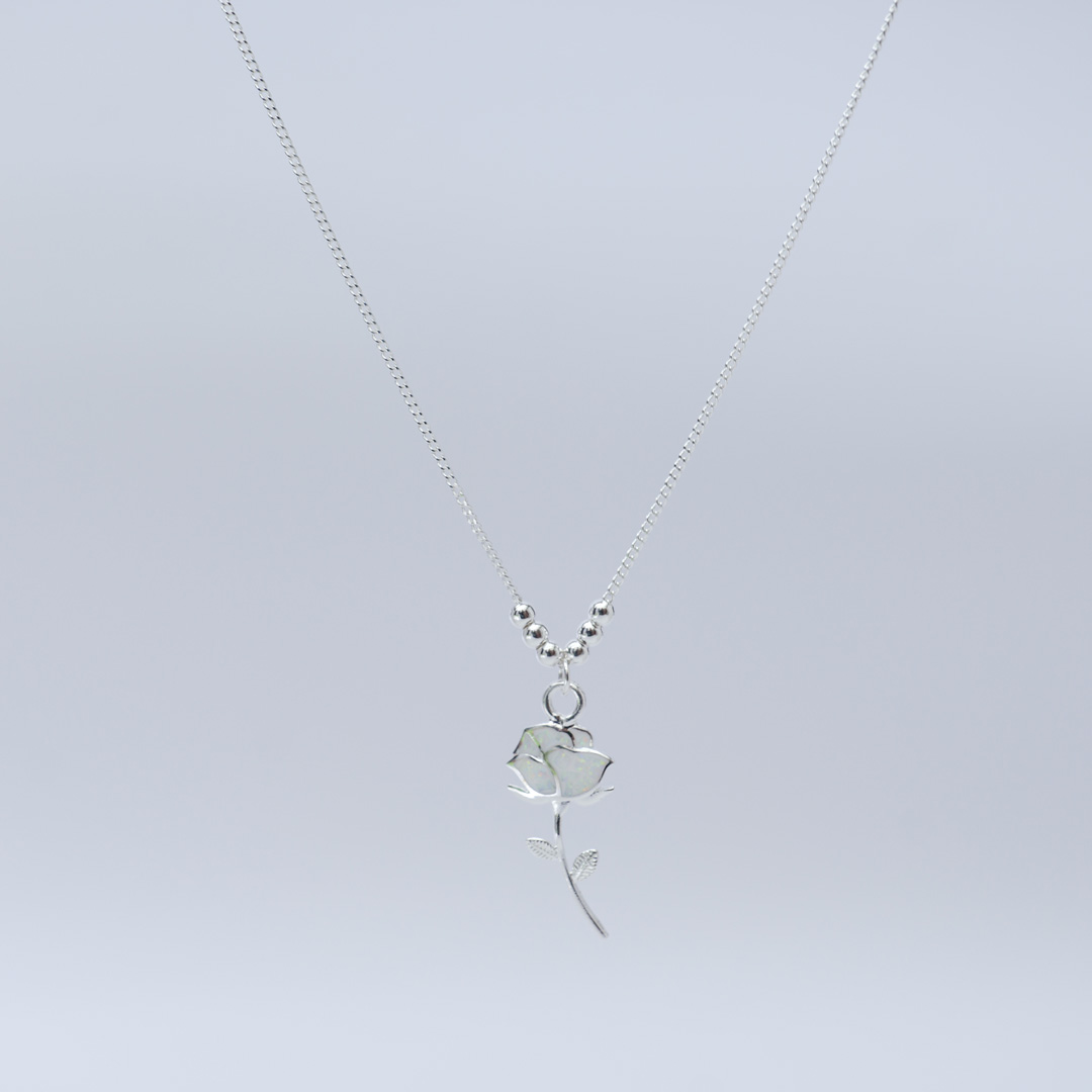 シルバーネックレス　白のオパール 2