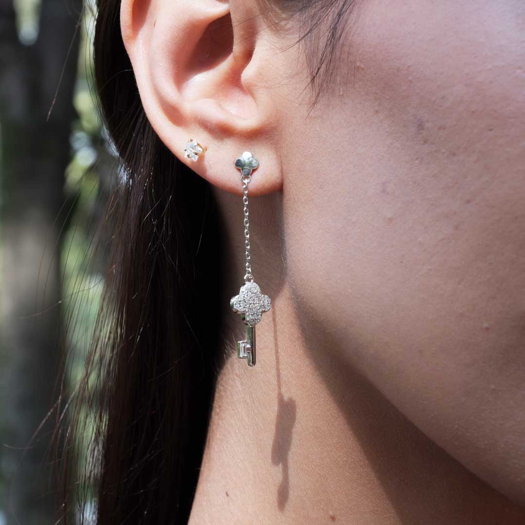 鍵のシルバーネックレスとピアス　セット 9