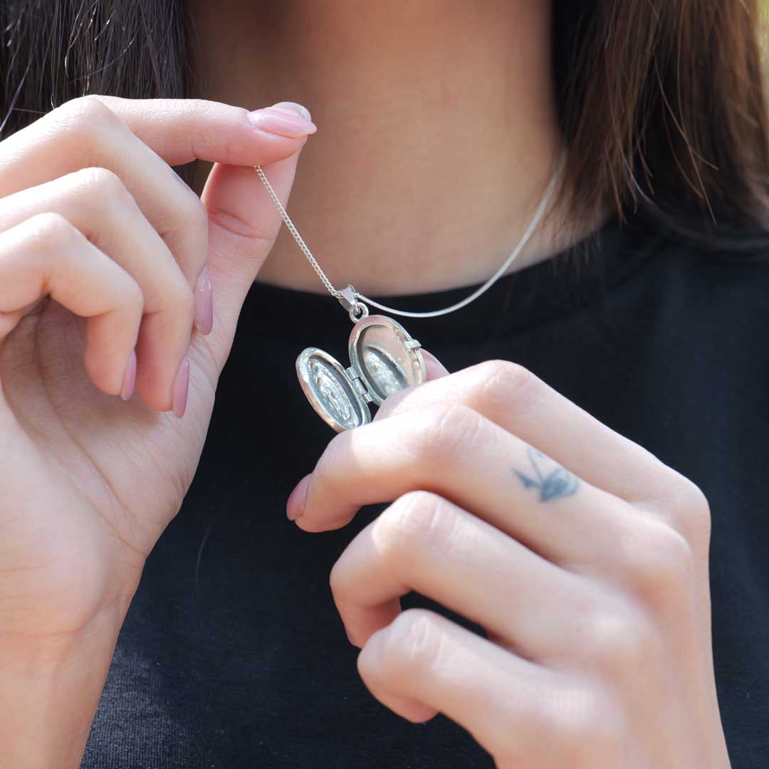 シルバー　聖母マリアのオーバルチャーム 5