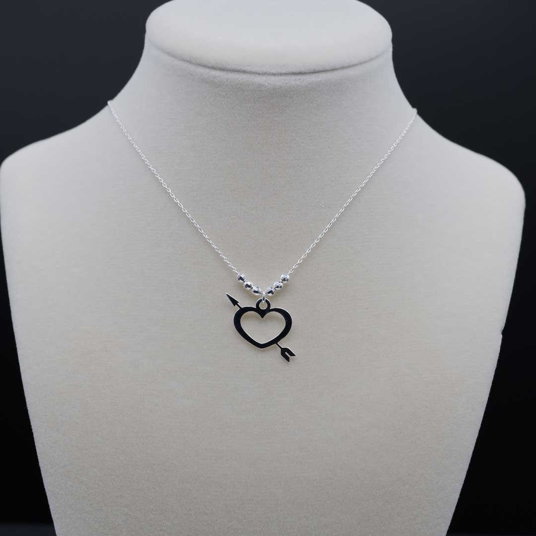 シルバーネックレス　ハートと矢 2