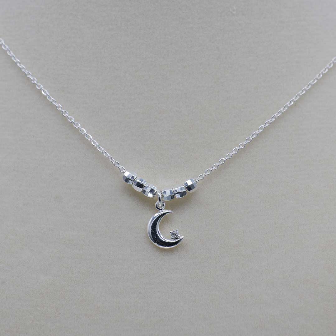 シルバーネックレス　月 4
