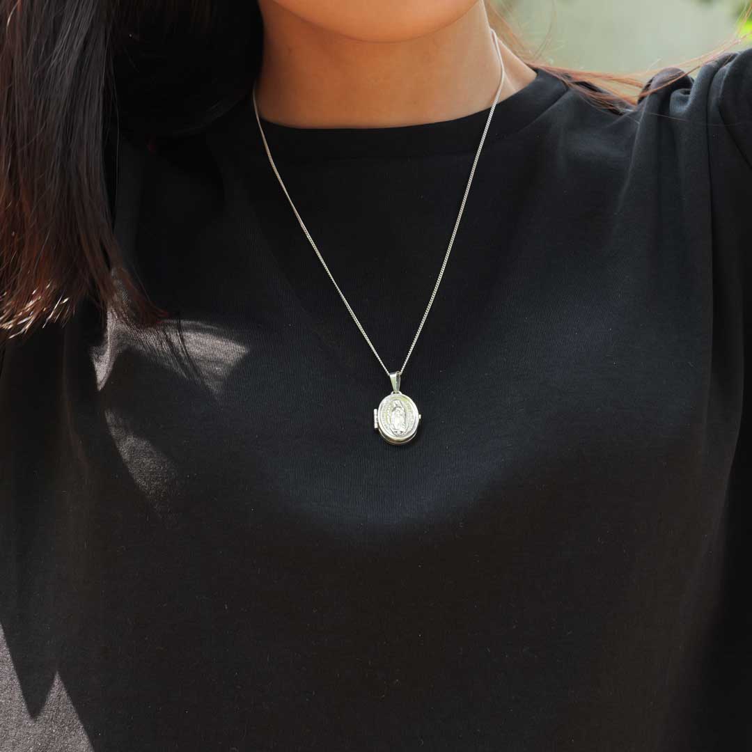 シルバー　聖母マリアのオーバルチャーム 3